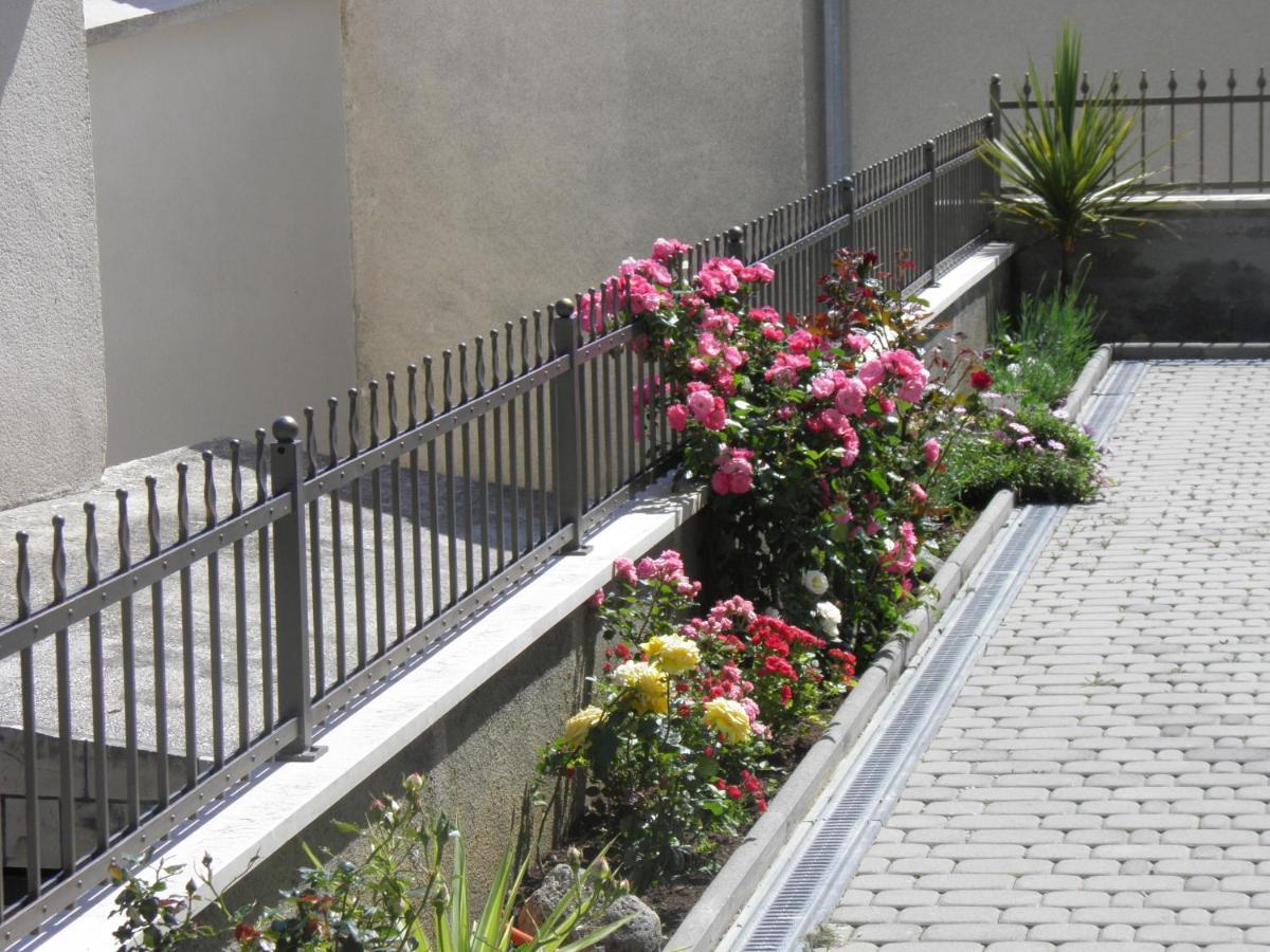 Apartments And Rooms By The Sea Brela, Makarska - 13118 מראה חיצוני תמונה