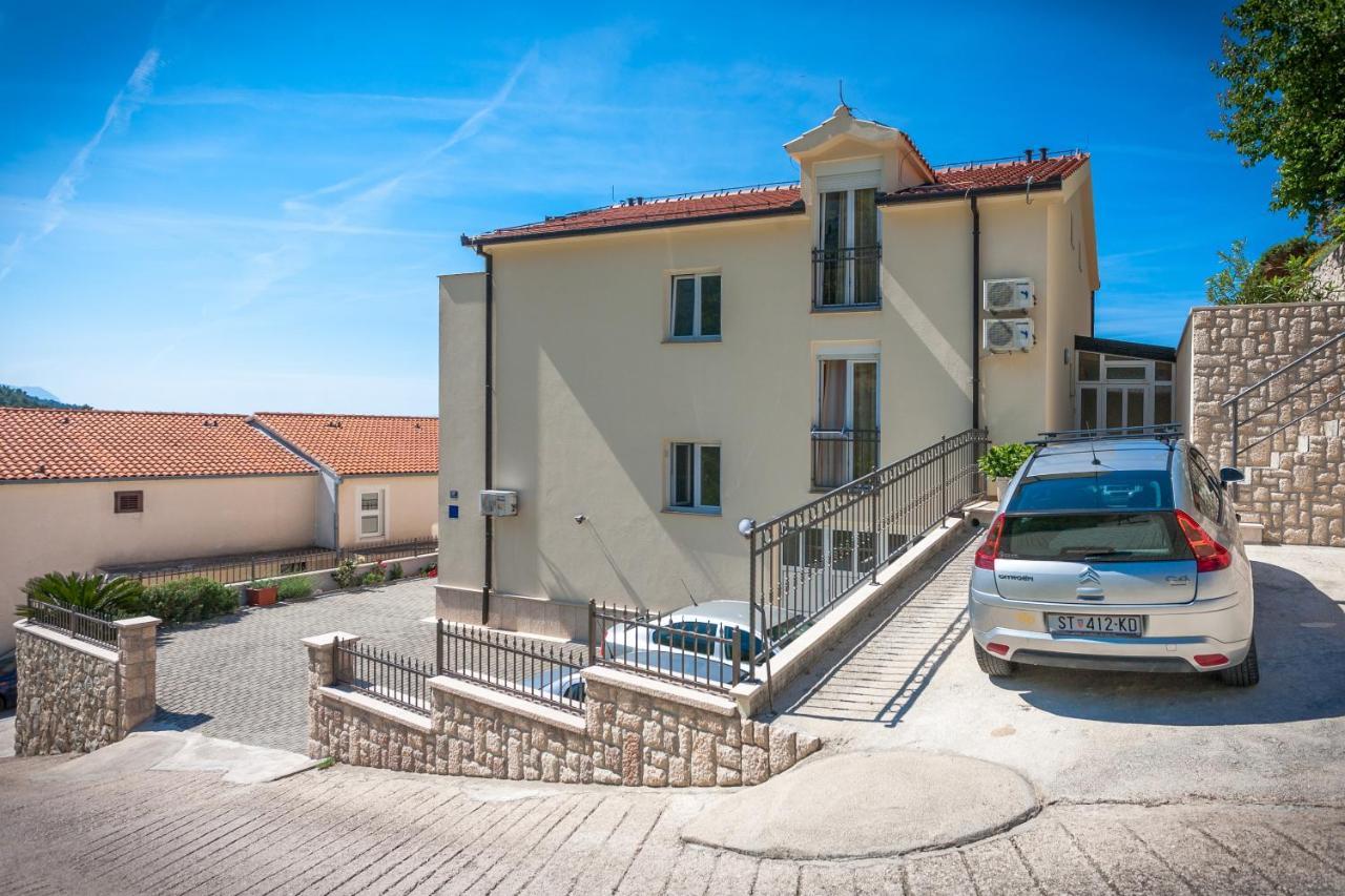 Apartments And Rooms By The Sea Brela, Makarska - 13118 מראה חיצוני תמונה