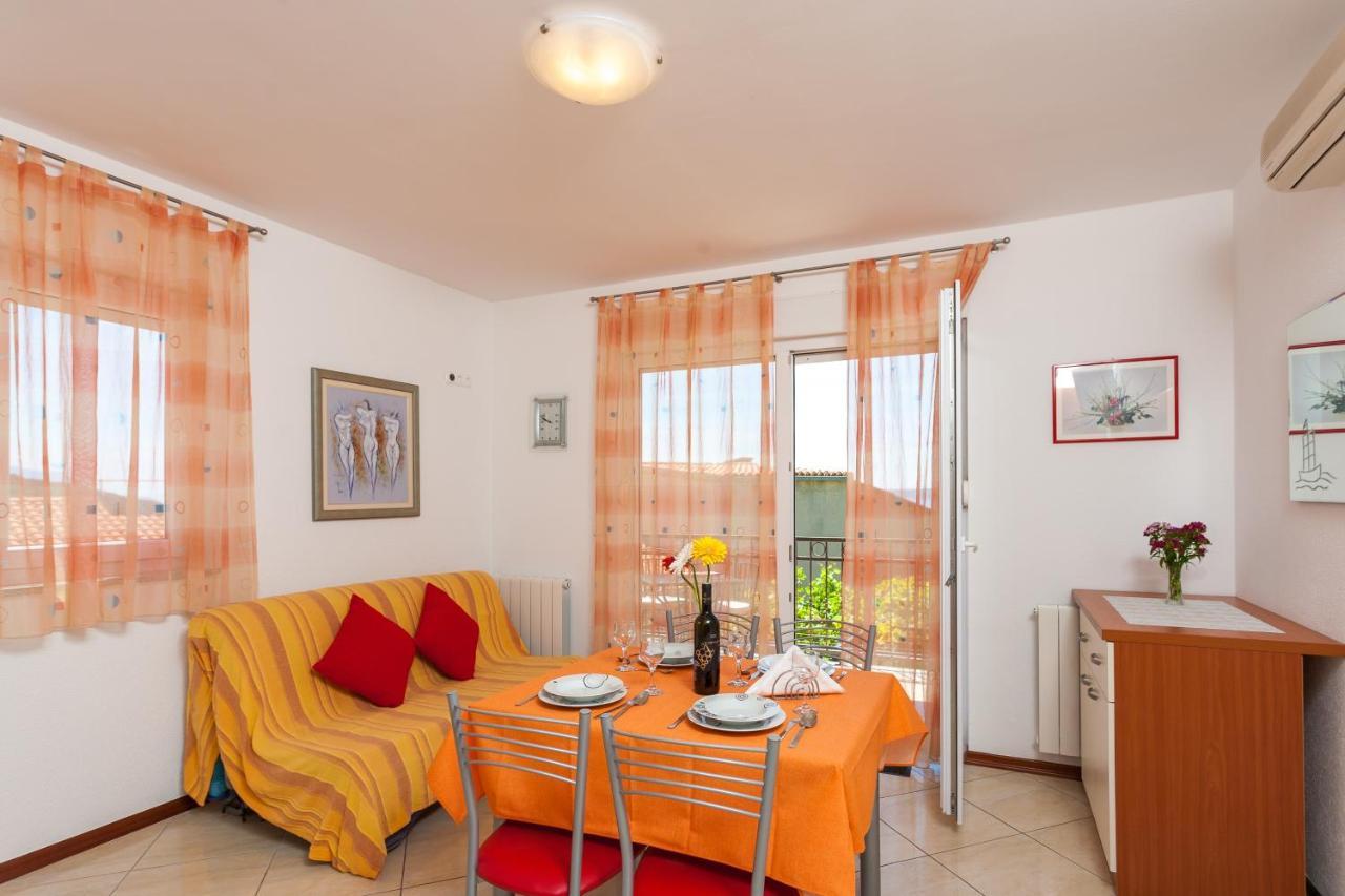 Apartments And Rooms By The Sea Brela, Makarska - 13118 מראה חיצוני תמונה
