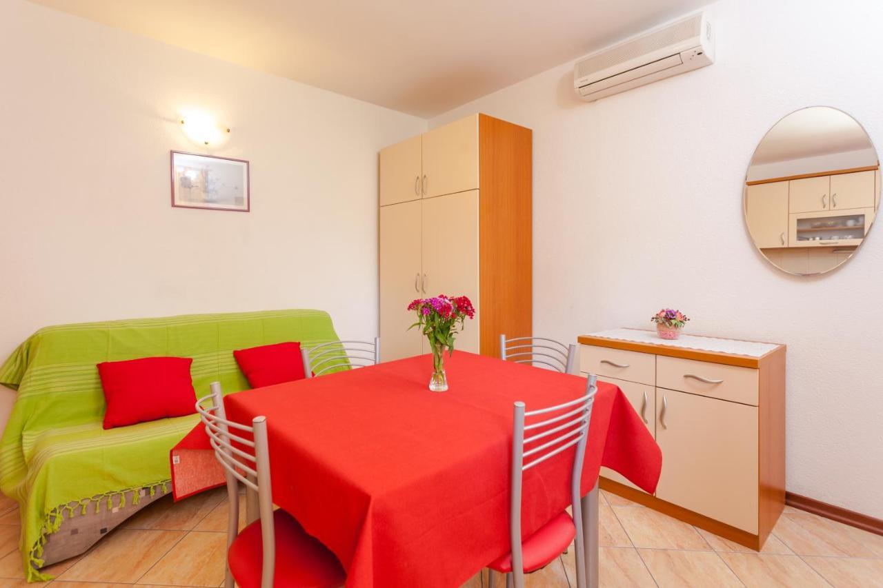 Apartments And Rooms By The Sea Brela, Makarska - 13118 מראה חיצוני תמונה