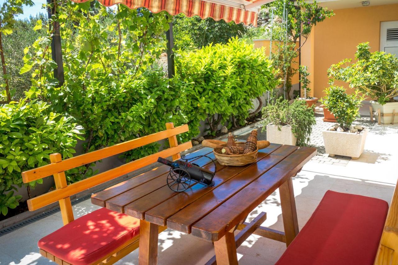Apartments And Rooms By The Sea Brela, Makarska - 13118 מראה חיצוני תמונה