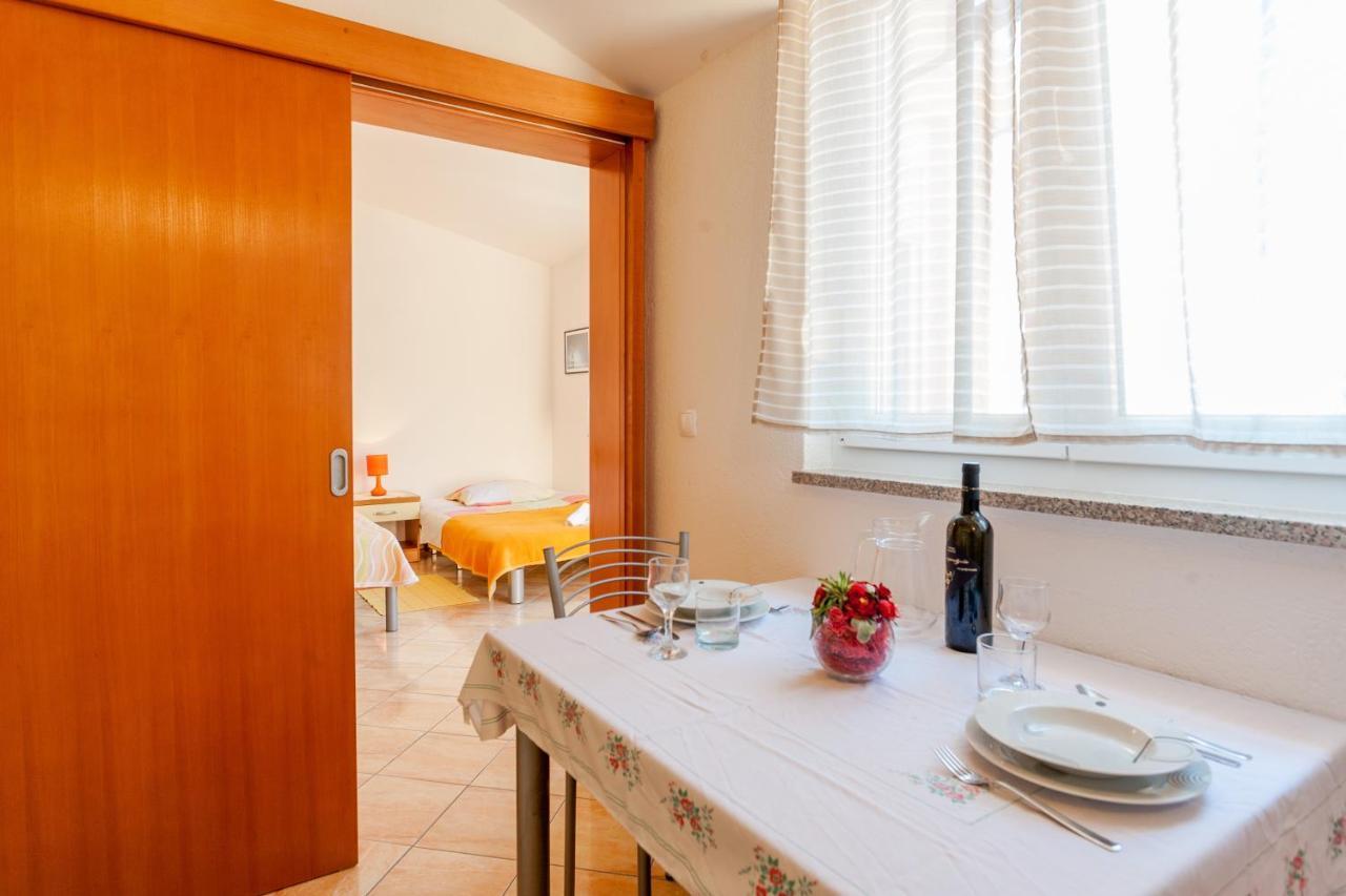 Apartments And Rooms By The Sea Brela, Makarska - 13118 מראה חיצוני תמונה