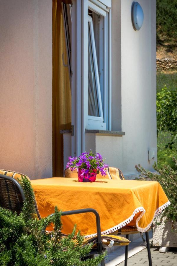 Apartments And Rooms By The Sea Brela, Makarska - 13118 מראה חיצוני תמונה