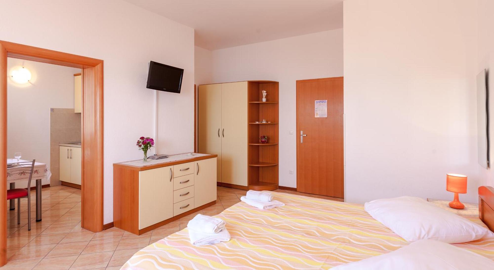 Apartments And Rooms By The Sea Brela, Makarska - 13118 חדר תמונה