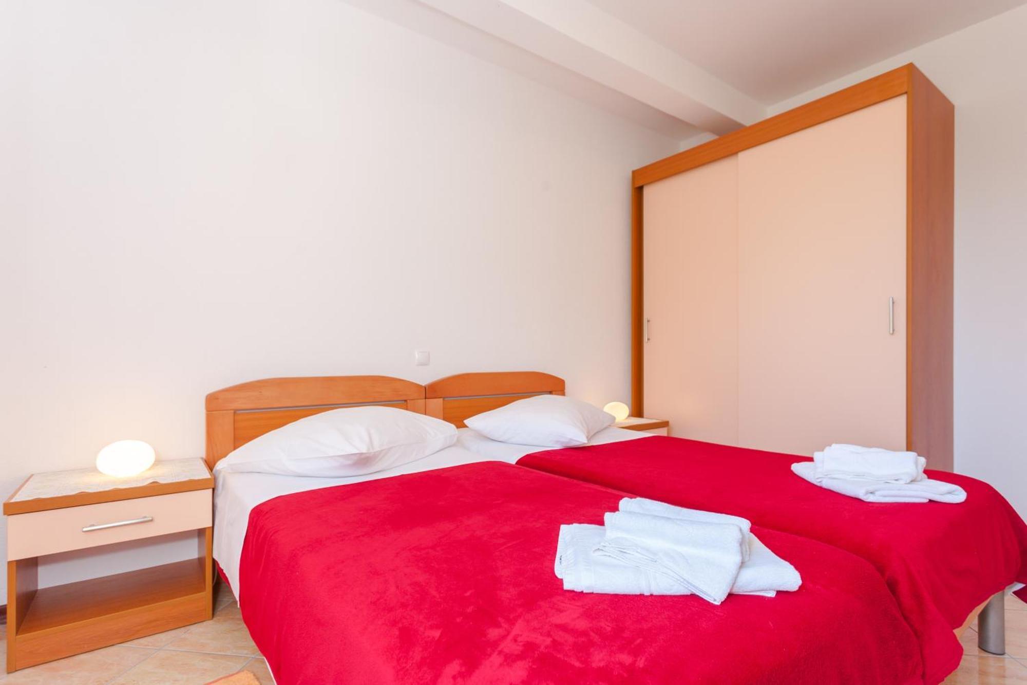 Apartments And Rooms By The Sea Brela, Makarska - 13118 חדר תמונה